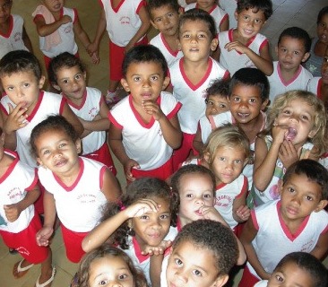 Una classe di bambini brasiliani